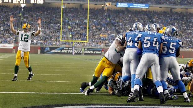 Green Bay Packers No. 12 Aaron Rodgers signals touchdown on a John Kuhn run from the 1 yard line for a touchdown against the Detroit Lions during the NFL Thanksgiving day game between the Green Bay Packers-Detroit Lions at Ford Field, Thursday, November 24, 2011. Photo by Rick Wood/RWOOD@JOURNALSENTINEL.COM